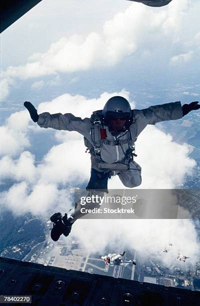 combat control team jumping from military aircraft - 1992 - fotografias e filmes do acervo