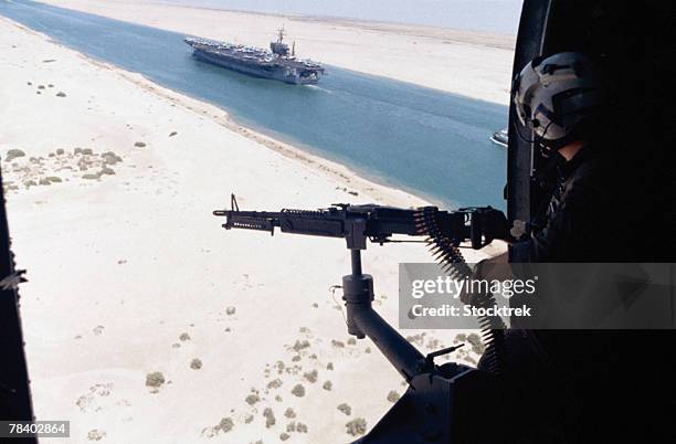 gunner in military aircraft - persian gulf war fotografías e imágenes de stock