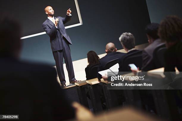 business lecture - shareholder photos et images de collection