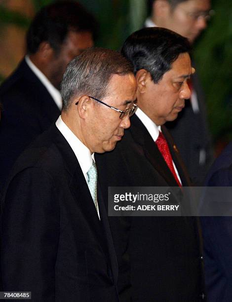 United Nation Secretary General Ban Ki-Moon , Indonesian President Susilo Bambang Yudhoyono along with delegates, take a silence moment for the...