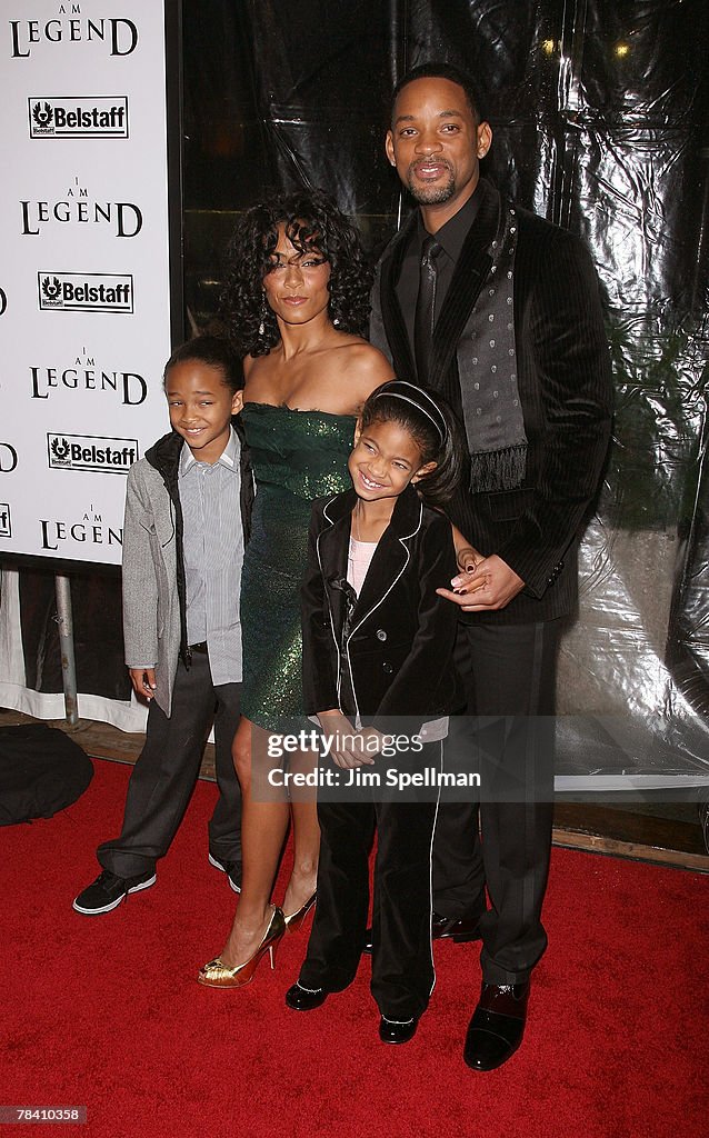 "I Am Legend" New York Premiere - Outside Arrivals