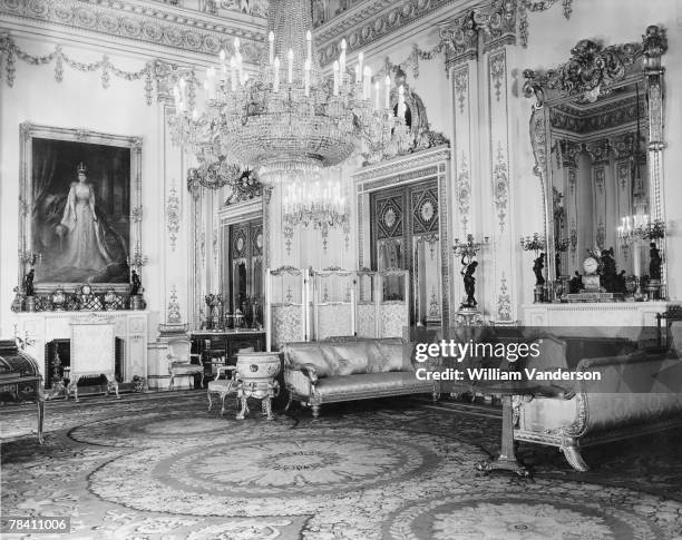 The White Drawing Room in Buckingham Palace, 21st August 1947.