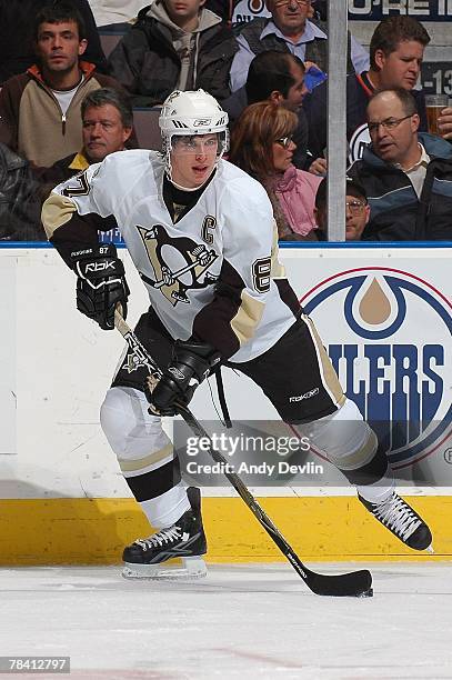 Sidney Crosby of the Pittsburgh Penguins carries the puck against the Edmonton Oilers at Rexall Place on December 5, 2007 in Edmonton, Alberta,...