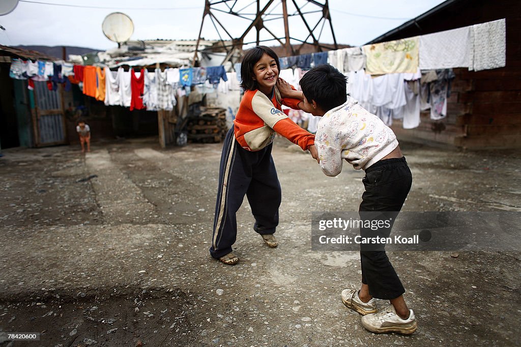 Kosovo's Roma Refugees Live In Uncertainty