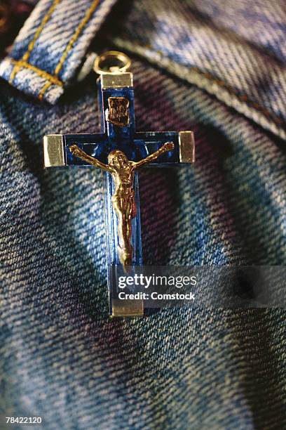 crucifix charm hanging from belt loop - riemlus stockfoto's en -beelden