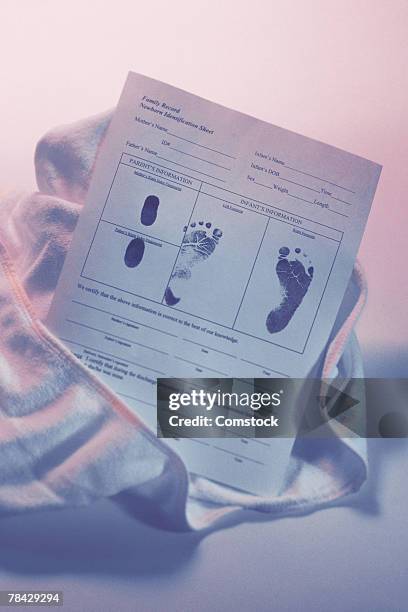 birth certificate and cloth - birth certificate 個照片及圖片檔