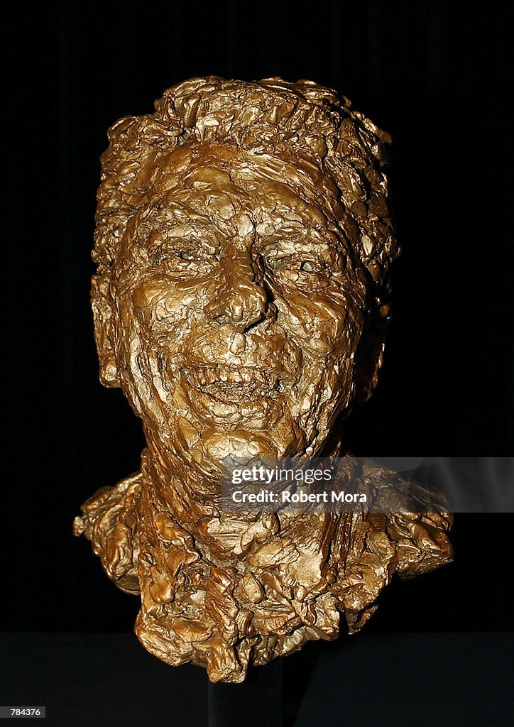 Arnold Schwarzenegger And Maria Shriver Present Sculpted Bust Of Former President Ronald Reagan