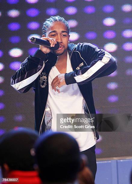 Singer Omarion performs during a taping of BET's 106 & Park at the BET Studios on December 12, 2007 in New York City.