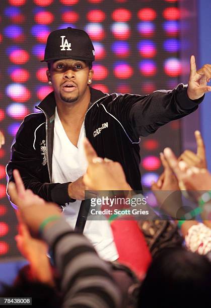Singer Omarion performs during a taping of BET's 106 & Park at the BET Studios on December 12, 2007 in New York City.