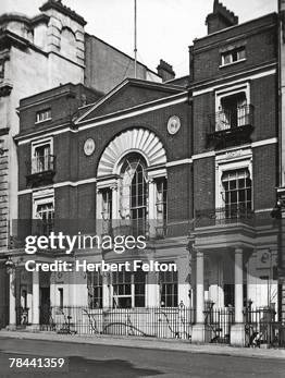 Boodle's gentlemans club at 28 St James Street, London, circa 1930. Named after its head waiter the club moved to this address, designed by architect...