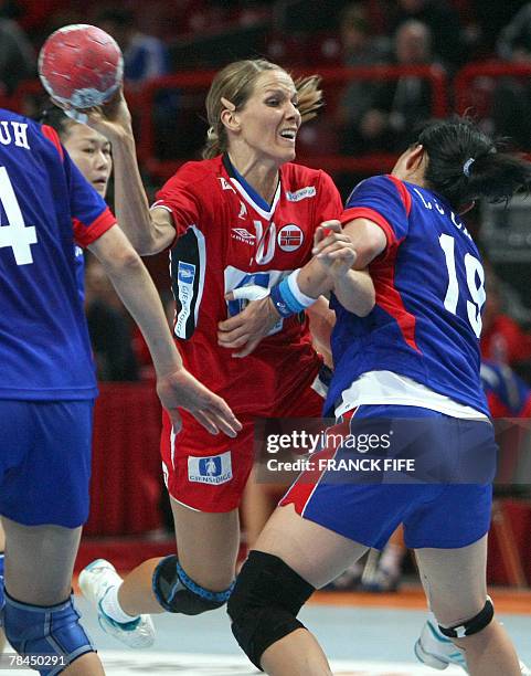 Norway's Gro Hammerseng tries to score in front of South-Korean Imjeong Choi during the Women World Championships quarter-final handball match South...