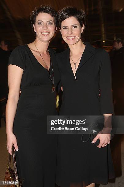 Television presenters Griseldis Wenner and Franziska Schenk attend the 2007 Jose Carreras Gala December 13, 2007 in Leipzig, Germany. The Jose...