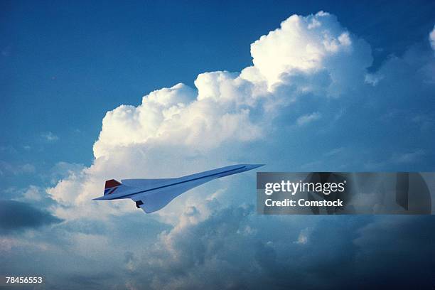 concord jet in flight - supersonisch vliegtuig stockfoto's en -beelden