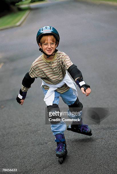 young boy inline skating - 90s rollerblading fotografías e imágenes de stock