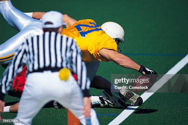 football player crossing goal line for touchdown - goal line stock pictures, royalty-free photos & images