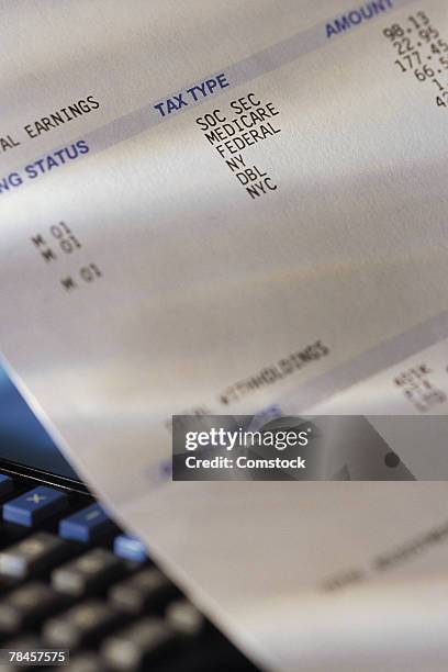 pay check stub showing taxes withheld - ticketabriss stock-fotos und bilder