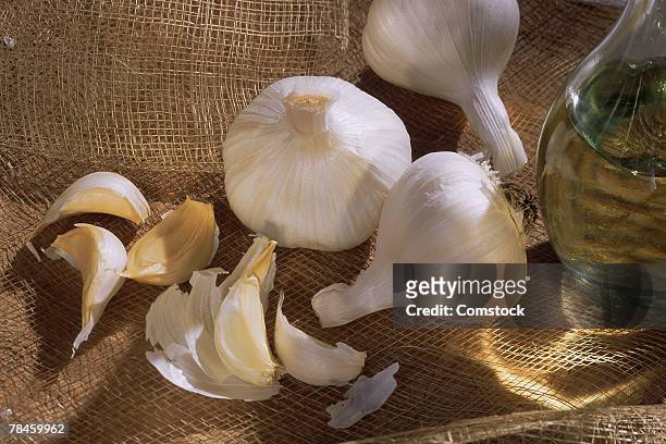 cloves of garlic - garlic clove stock-fotos und bilder