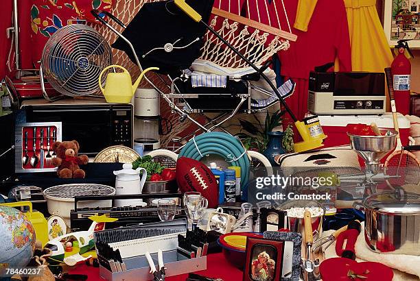 cluttered household items - venta de garaje fotografías e imágenes de stock