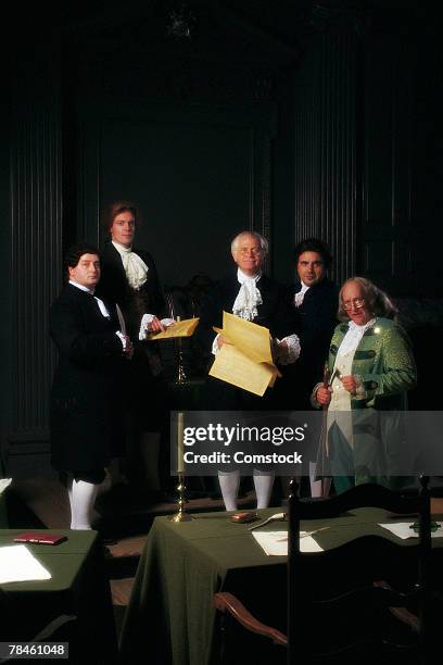 men portraying founding fathers - ben franklin portrait stock-fotos und bilder