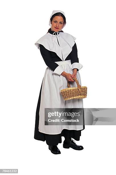 puritan woman settler with basket - pilgrims stock-fotos und bilder