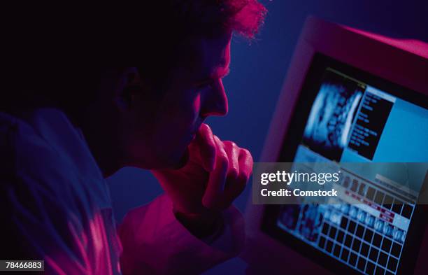 Retro Radiologist Computer 901 1990s Computer Monitor Stock Photos, High-Res Pictures, and Images ...