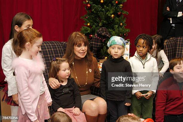 Actress Marlo Thomas poses with children during the Brooks Brothers Benefit for St. Jude Childrens Research Hospital December 13, 2007 in New York...