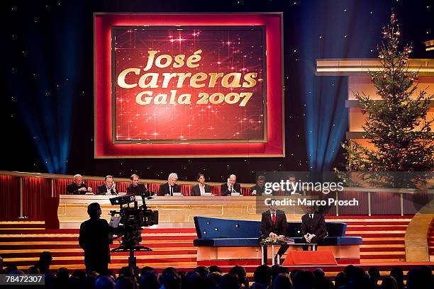 Spanish Tenor Jose Carreras and German TV presenter Axel Bulthaupt present the Jose Carreras Gala. They are supported by prominent people who take...