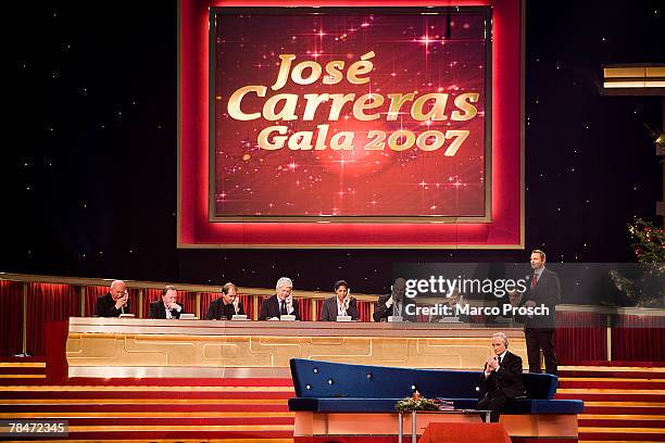 Spanish Tenor Jose Carreras and German TV presenter Axel Bulthaupt present the Jose Carreras Gala. They are supported by prominent people who take...