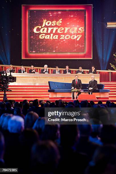 Spanish Tenor Jose Carreras and German TV presenter Axel Bulthaupt present the Jose Carreras Gala. They are supported by prominent people who take...