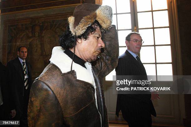 Libyan leader Moamer Kadhafi visits Versailles chateau, 14 December 2007, next to former culture minister Jean-Jacques Aillagon , who heads the...
