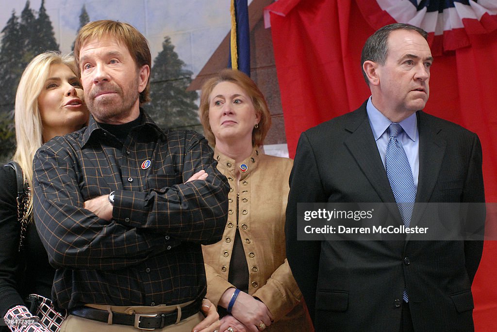Mike Huckabee Campaigns In New Hampshire