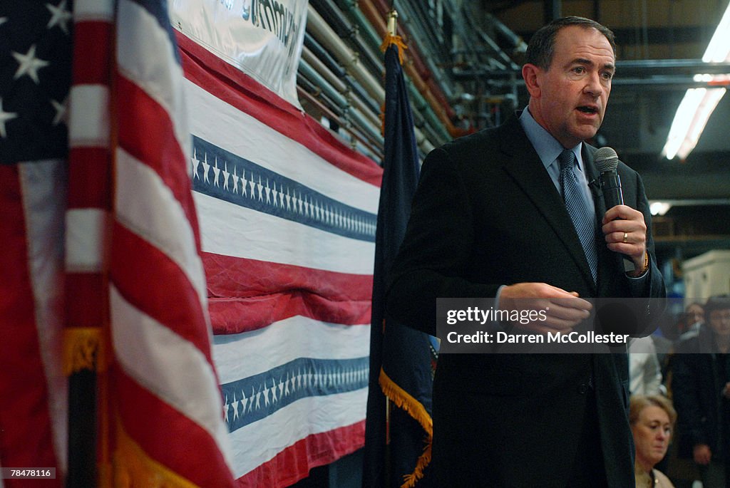 Mike Huckabee Campaigns In New Hampshire