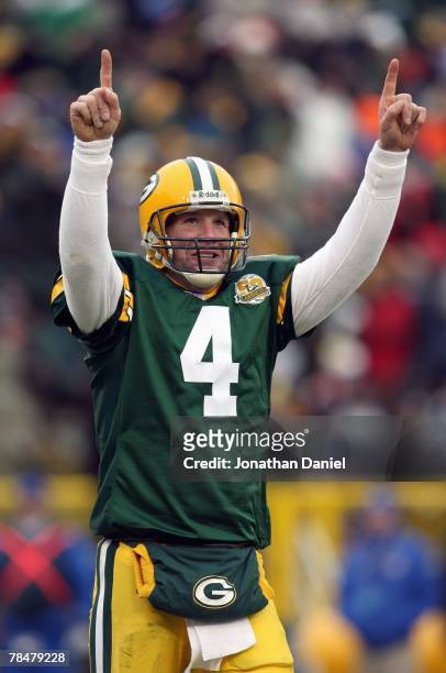 Brett Favre of the Green Bay Packers reacts to the goal against the Oakland Raiders on December 9, 2007 at Lambeau Field in Green Bay, Wisconsin. The...
