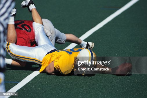 Touchdown Score Football Player Scoring A Touchdown High-Res Stock Photo - Getty Images