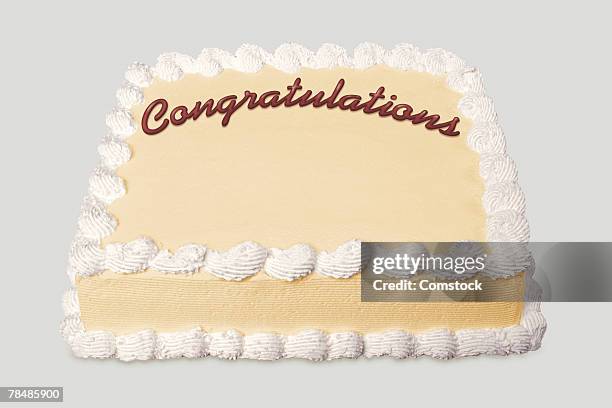 sheet cake with congratulations written on it - blechkuchen stock-fotos und bilder