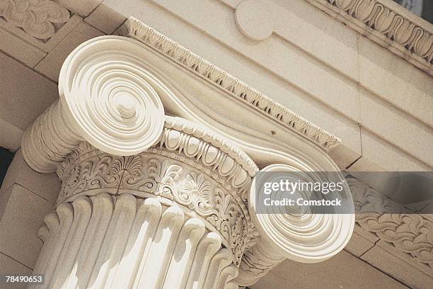 ionic column - ionisch stock-fotos und bilder
