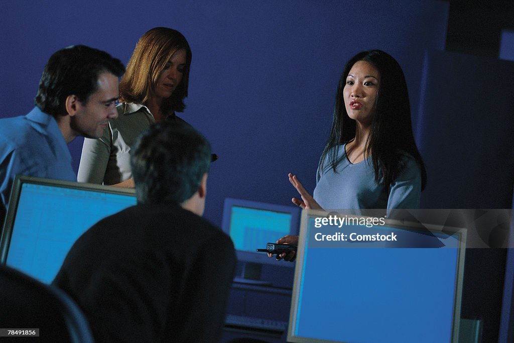Computer Instructor Look Woman Instructor In Computer Class High-Res Stock Photo - Getty Images