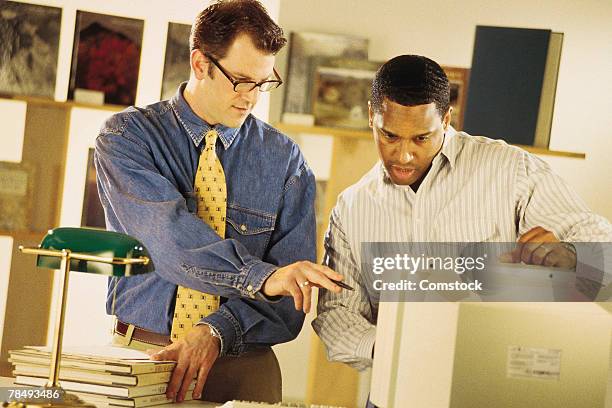 businessmen working with computer - 1990 1999 fotografías e imágenes de stock