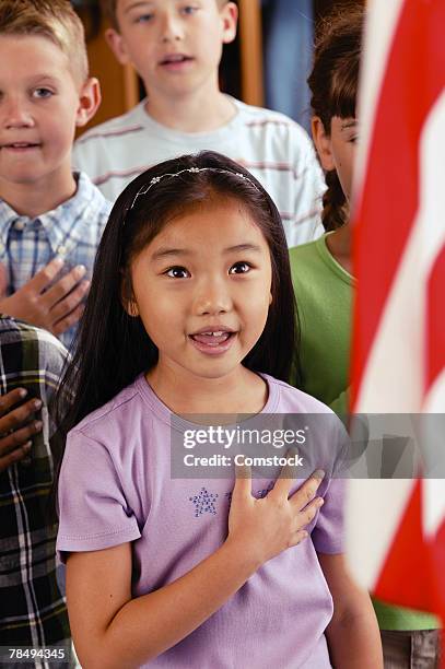 student reciting pledge of allegiance - amerikanischer treueschwur stock-fotos und bilder