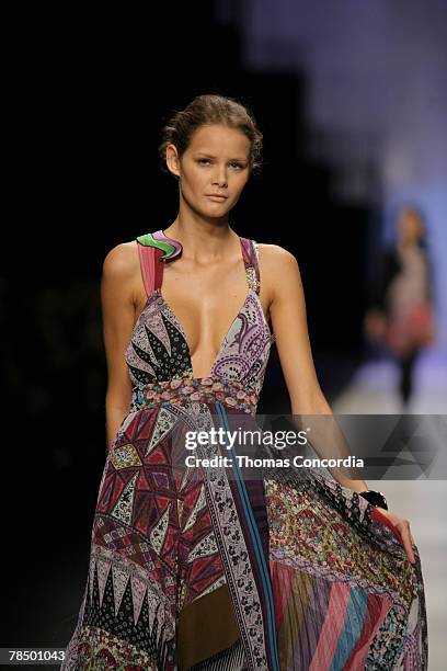 Model wearing Etro Spring/Summer 2007