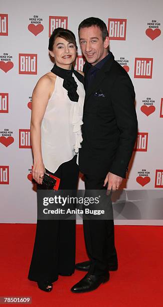 Actor Heio von Stetten and Elisabeth Romano attend the Ein Herz fuer Kinder charity telethon gala on December 15, 2007 in Berlin, Germany.