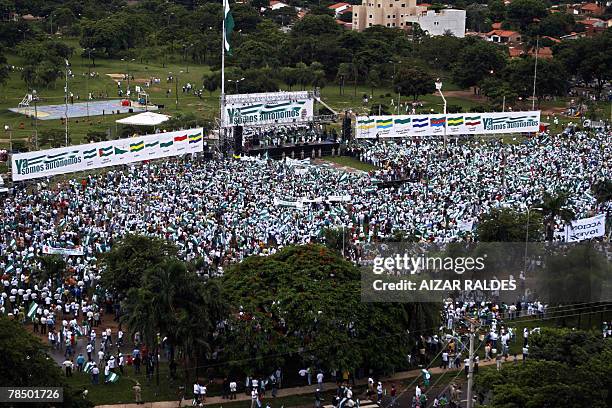 Panorammic view of the crowd in Santa Cruz, 15 December 2007, during the declaration of autonomy of the province. Santa Cruz governor Ruben Costas...