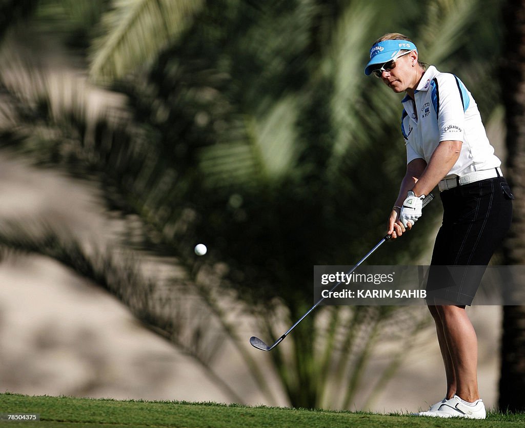 Annika Sorenstam from Sweden chips towar