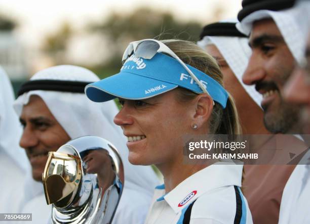 Annika Sorenstam from Sweden holds the trophy after winning the final round of the Dubai Ladies Masters in Dubai, 16 December 2007. AFP PHOTO/Karim...