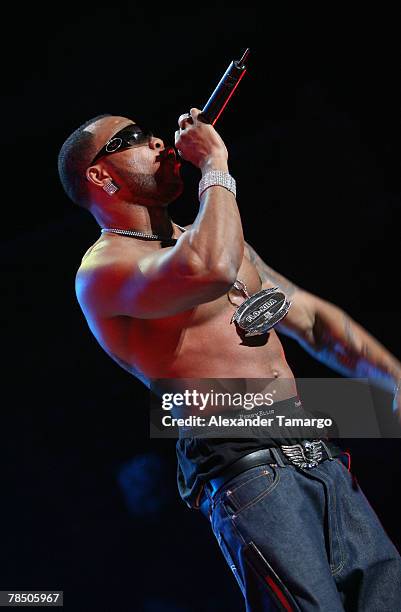 Singer Flo Rida performs on stage at the Bank Atlantic Center during the Y-100 Jingle Ball concert on December 15, 2007 in Sunrise, Florida.