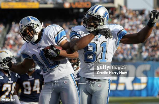 Brandon Middleton of the Detroit Lions celebrates his touchdown with teammate Calvin Johnson during their game against the San Diego Chargers during...