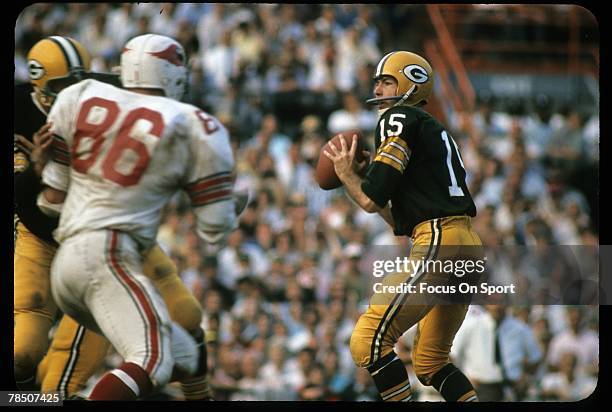 S: Quarterback Bart Starr of the Green Bay Packers is set to throw a pass against the St. Louis Cardinals during a circa 1960's NFL game at Lambeau...