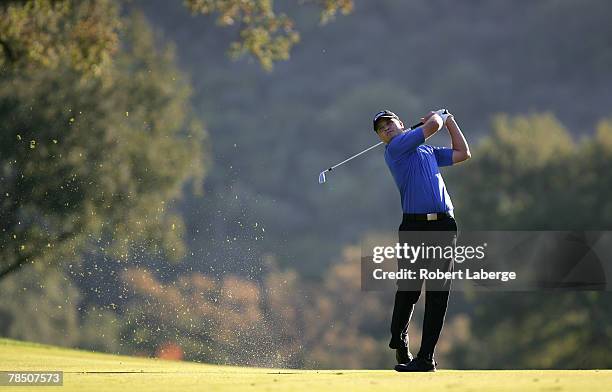 Zach Johnson makes an approach shot on the 18th hole during the final round of the Target World Challenge at the Sherwood Country Club on December...