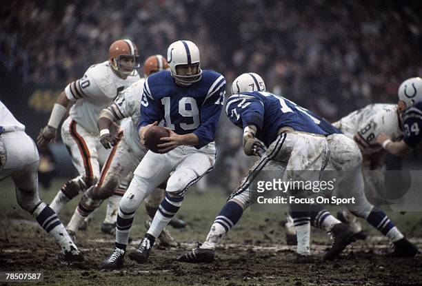 S: Quarterback Johnny Unitas of the Baltimore Colts turns to hand the ball off against the Cleveland Browns during an late circa 1960's NFL football...