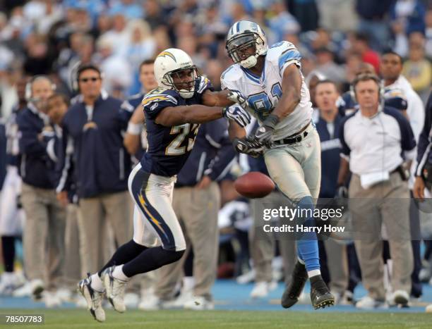 Calvin Johnson of the Detroit Lions tries to catch a pass as he is defended by Quentin Jammer of the San Diego Chargers during the fourth quarter at...